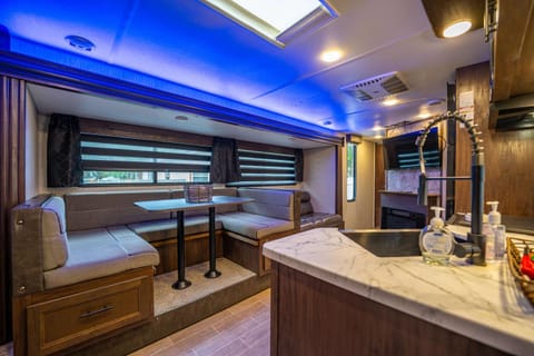 The Backyard Glampground - Camper Fire Pit & Games Campground/
RV Resort in Tampa