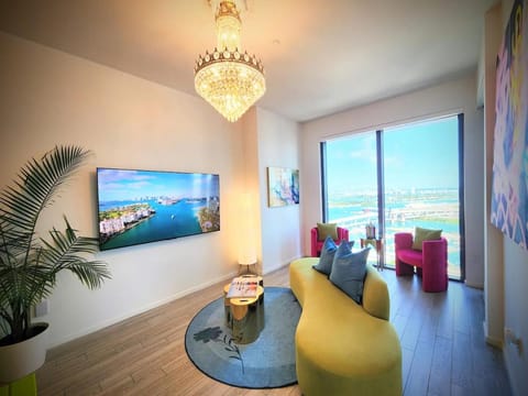 TV and multimedia, Balcony/Terrace, Living room, Seating area, Evening entertainment, City view, Sea view