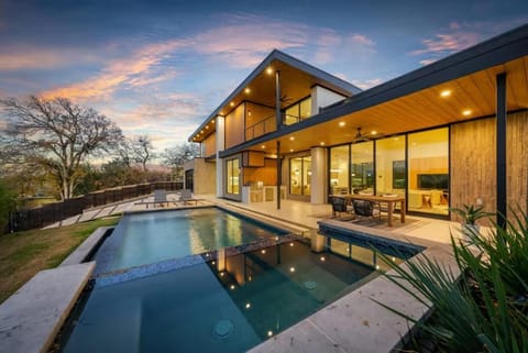 Barton Springs Luxe Heated Pool Spa Sleeps 16 House in Zilker