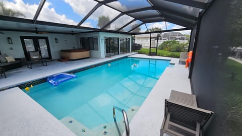 Pool view, Swimming pool, sunbed