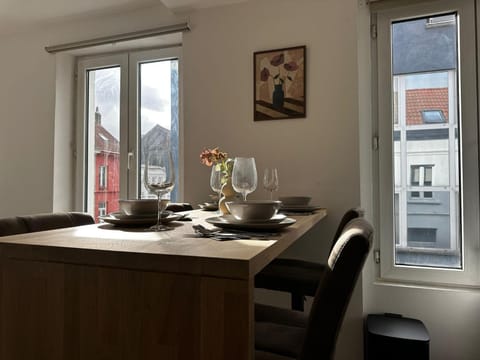 Lovely 1BR & 1LR Apt for 4P, Only 15 Min Walk to City Center Apartment in Ghent
