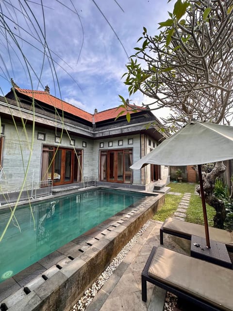 Property building, Garden, Garden view, Pool view, Swimming pool, sunbed