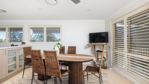 TV and multimedia, Dining area