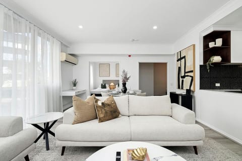 Bedroom, kitchen