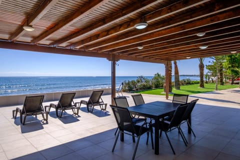 Day, View (from property/room), Seating area, Dining area, Sea view