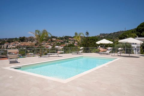 Day, Solarium, Swimming pool, sunbed