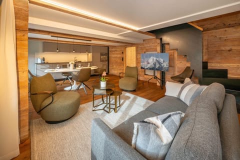 TV and multimedia, Kitchen or kitchenette, Living room, Seating area