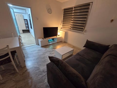 Communal lounge/ TV room, TV and multimedia, Living room, Seating area