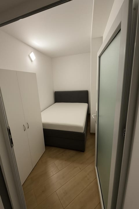 Bed, Bedroom, wardrobe