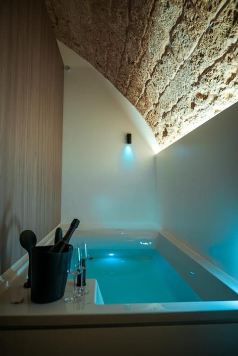 Hot Tub, Bath