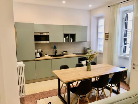 Kitchen or kitchenette, Dining area, stove