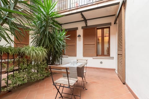 Patio, Day, Balcony/Terrace, Dining area