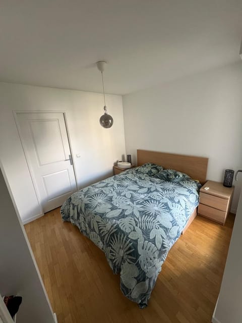 Logement proche centre d'affaires calme et terrasse Apartment in Issy-les-Moulineaux