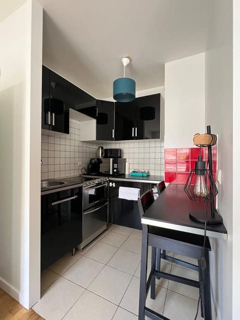 Logement proche centre d'affaires calme et terrasse Apartment in Issy-les-Moulineaux