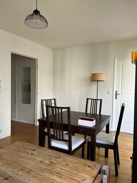 Logement proche centre d'affaires calme et terrasse Apartment in Issy-les-Moulineaux