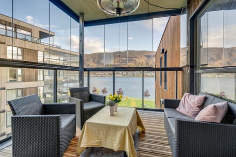 Arctic Luxe Horizon l Sea View l Balcony Apartment in Tromso