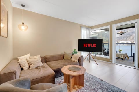 Arctic Luxe Horizon l Sea View l Balcony Apartment in Tromso