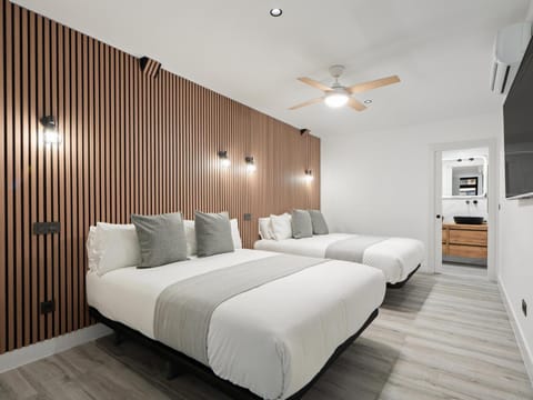 Bed, TV and multimedia, Photo of the whole room, Bedroom, air conditioner