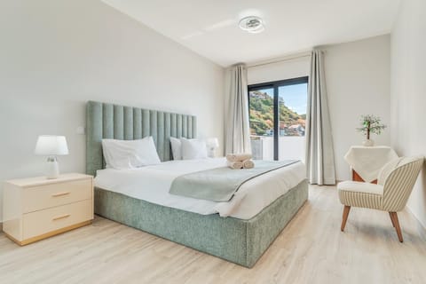 Bed, Photo of the whole room, Bedroom