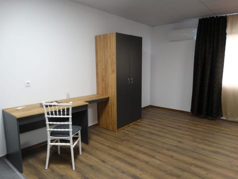 Kitchen or kitchenette, Seating area, Dining area, hair dresser, internet, wardrobe