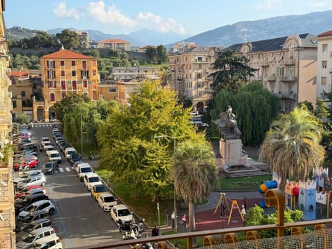 City view, Location