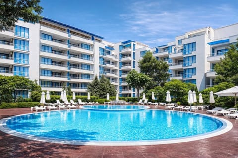 Property building, Garden, Pool view, Swimming pool, sunbed
