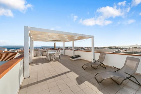 Property building, Balcony/Terrace, Living room