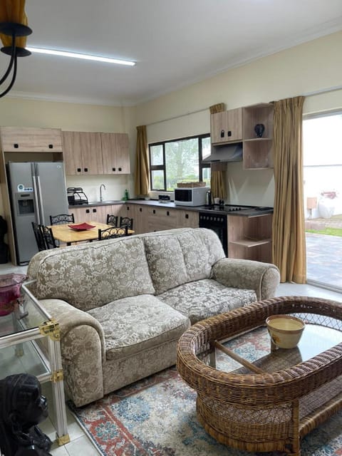 Kitchen or kitchenette, Seating area, Dining area, oven, stove