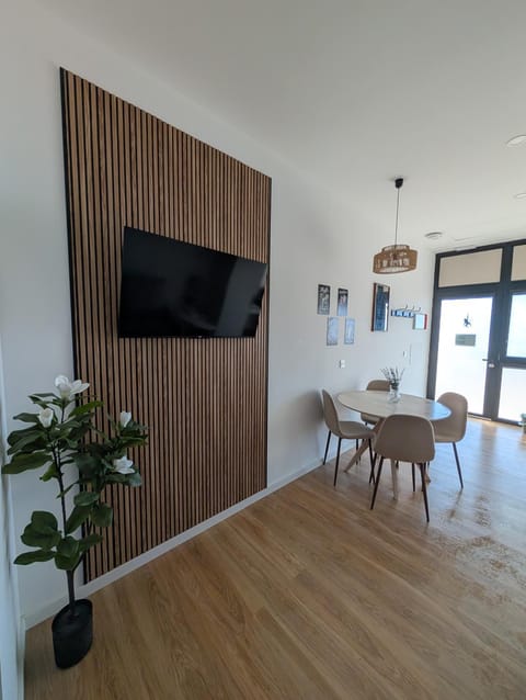 TV and multimedia, Dining area