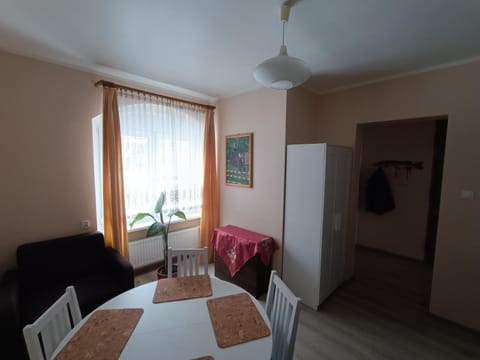 Kitchen or kitchenette, Communal kitchen, microwave, oven, kitchen, kitchen