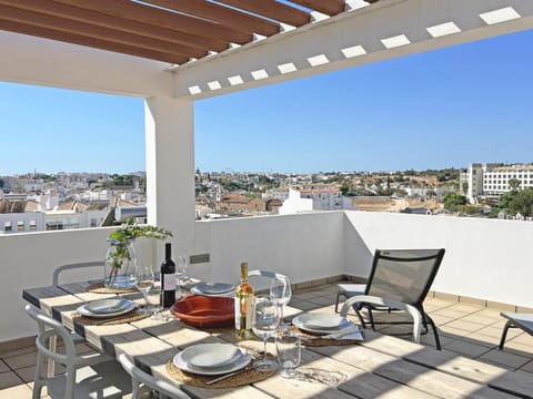 Patio, Day, View (from property/room), Balcony/Terrace, Food and drinks, Dining area, Food, City view