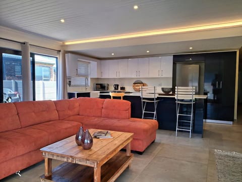 Living room, Seating area, Dining area, oven, pet friendly, stove