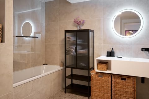 Shower, Bathroom, Bath, towels