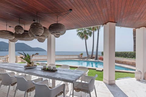 View (from property/room), Balcony/Terrace, Sea view, Swimming pool
