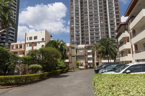 Property building, Day, Neighbourhood, Parking