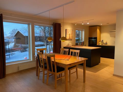 Kitchen or kitchenette, Seating area, Dining area