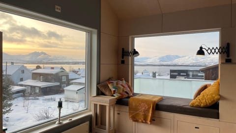 View (from property/room), Dining area, Mountain view
