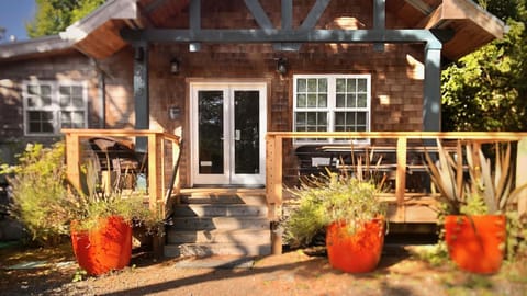 Sibley Cottage House in Manzanita