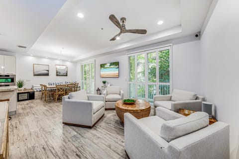 Walk to Hollywood Beach Luxury Family Getaway! House in Hollywood Beach