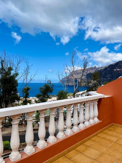 View (from property/room), Balcony/Terrace, Mountain view, Sea view