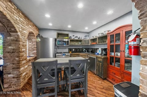 A Beary Active Cabin - Outdoor Hot Tub, Firepit, Near Ober Mountain, + Pet Friendly! Cabin in Gatlinburg