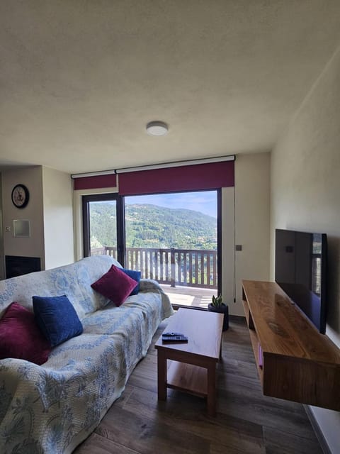 Communal lounge/ TV room, Natural landscape, View (from property/room), Balcony/Terrace, Living room