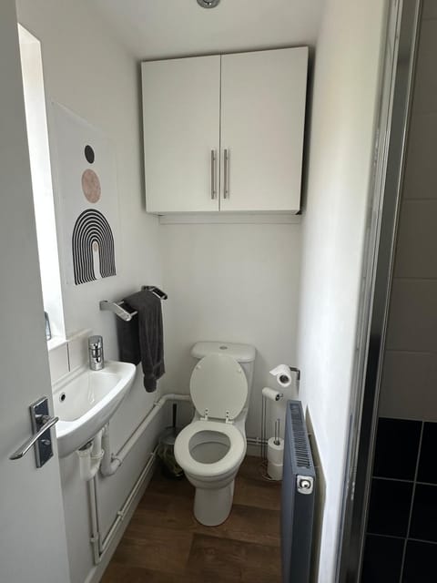 3 bedroom house, stones throw from SMH House in Bristol
