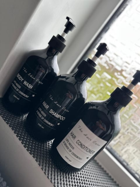 3 bedroom house, stones throw from SMH House in Bristol