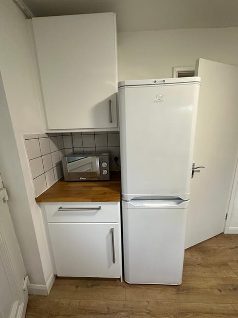 3 bedroom house, stones throw from SMH House in Bristol