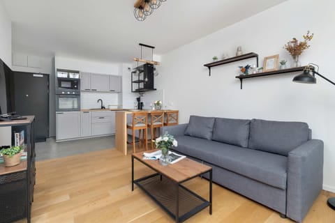 TV and multimedia, Kitchen or kitchenette, Living room, Seating area, stove