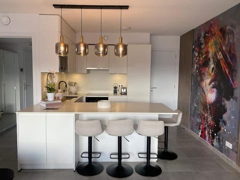 Cosy flat for 2pers 5 min from Gare du Midi by transport Apartment in Brussels