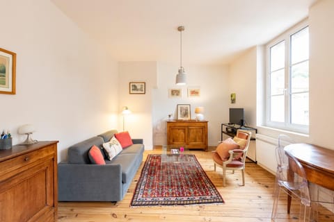 Kitchen or kitchenette, Living room, Seating area
