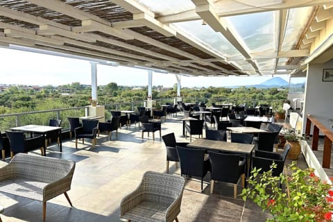 Restaurant/places to eat, Restaurant/places to eat