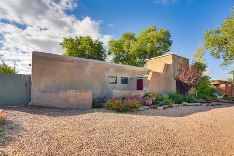 Rustic Adobe-Style Home with Hot Tub in Santa Fe House in Santa Fe